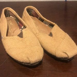 Toms Burlap slip ons